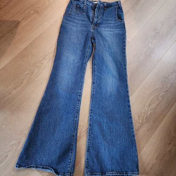 Levi's Ribcage Bell Vintage Women's Jeans - Picture 12 of 14